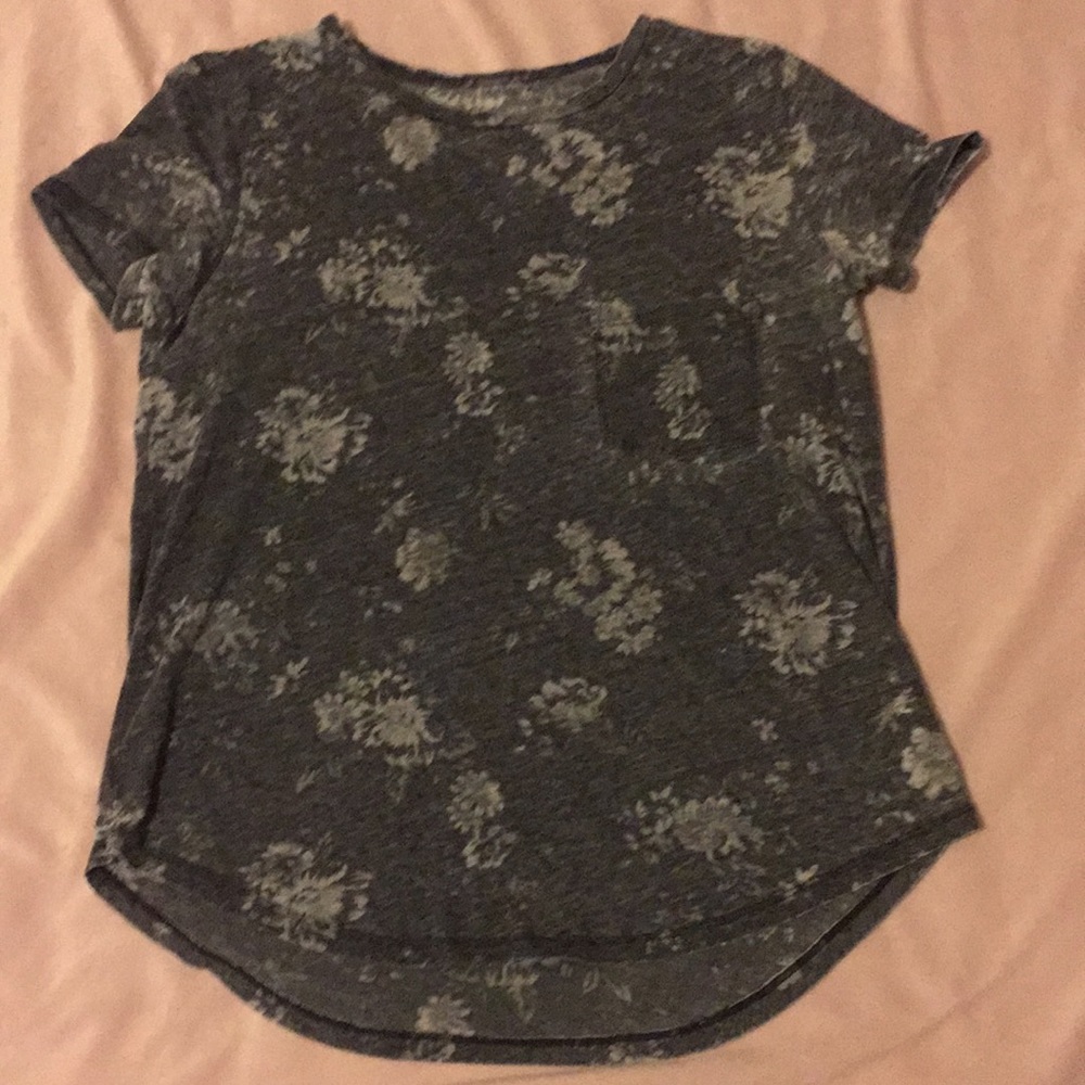 American Eagle size medium flower T-shirt